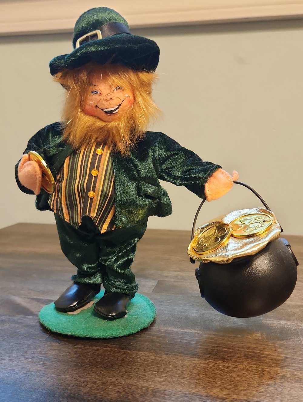 Annalee Leprecaun Troll Green Velvet Plush with Pot of Gold